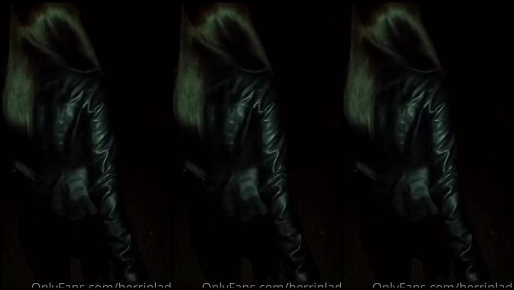 Herrinlady Onlyfans Gassi Mit Dem Lederschwein Teil 1 Von 4 In Meinem Perfekten Lederoutfit Gehe Ich Mit Meinem Ledep