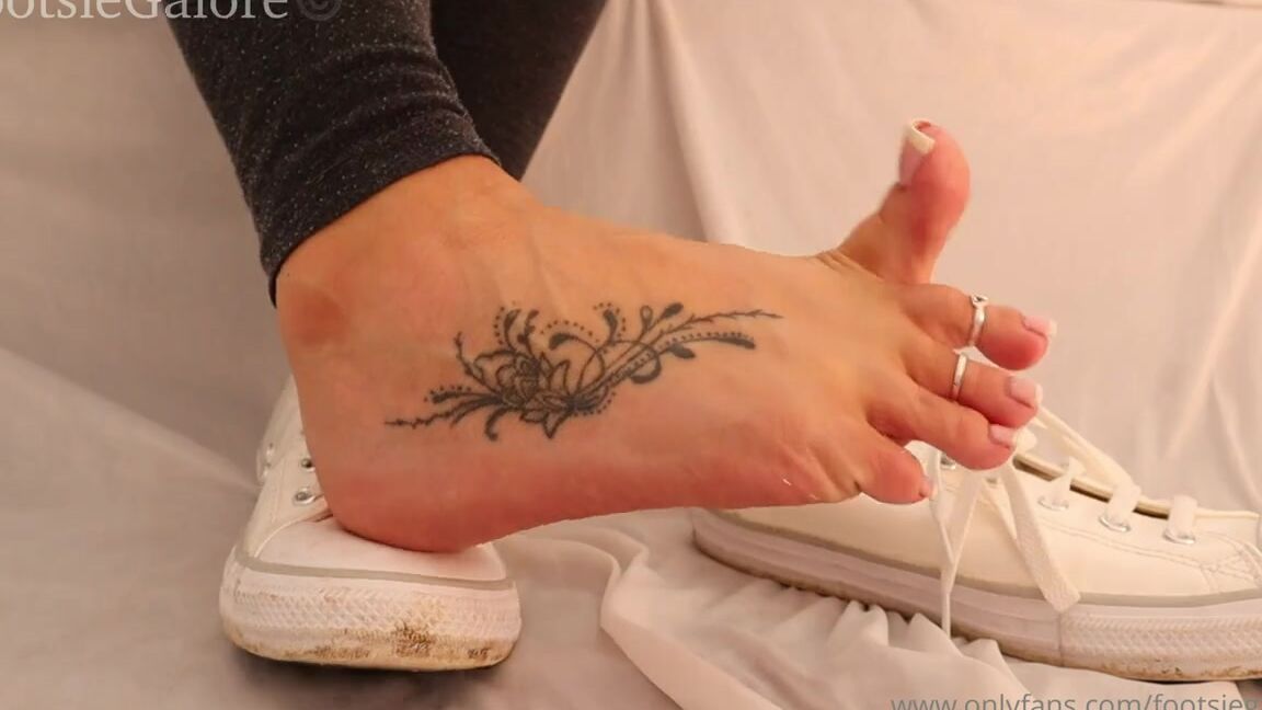 Footsiegalore Onlyfans Converse And Sock Removal Video I Know How Bad You Want To Sniff My Hot Sweaty Soles