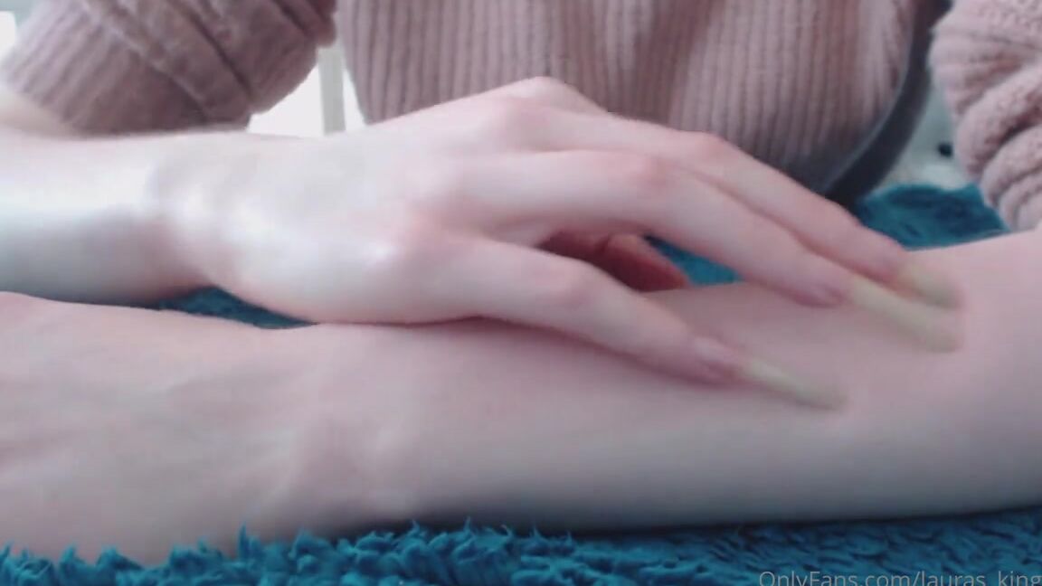 Lalalaura Nicknamed Lauras Kingdom 06 10 2024 Onlyfans Video Crystal Claws Arm Scratch