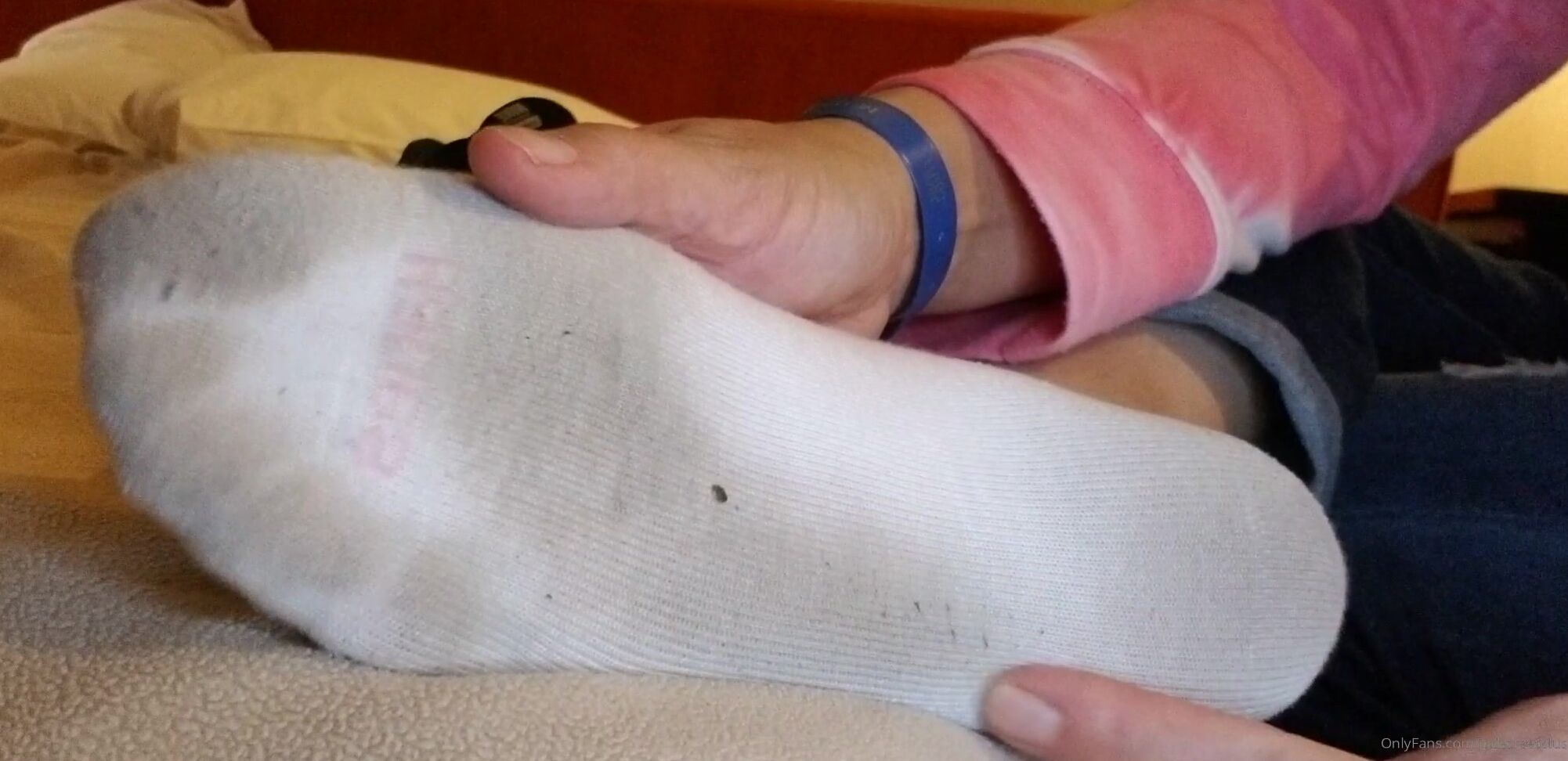 Jadezfeetplus 2111290464 05 17 2021 I Walked Through Airport Tsa In My New White Socks Let S See How Dirty They Got