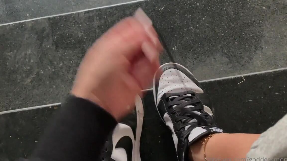 Goddessmona 91 Onlyfans Update Meiner Nylon Flinge Wie Du Hren Kannst Ganz Schn Klebrig Ich Bin Gespannt Wie Langep