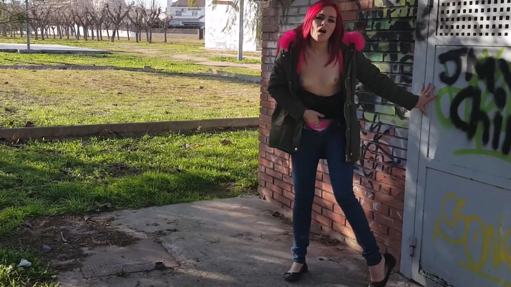 Public Outdoor, Redhead, Solo masturbation, Squirt, Tattoos nandoandsara squirt on the public park ManyVids