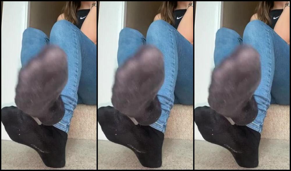 Miss Emma Rose Nicknamed Emmaemmarose Onlyfans Afternoon Walk Got Them So Sweaty Ow