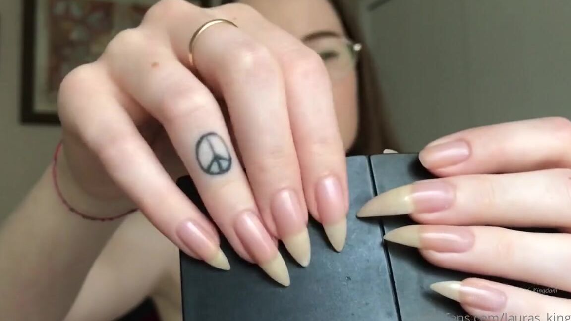 Lalalaura Nicknamed Lauras Kingdom 05 22 2020 Onlyfans Video Dianas Dangerous Nails Shes Back Her Sharp Nails Are A Little Bit Longer In This