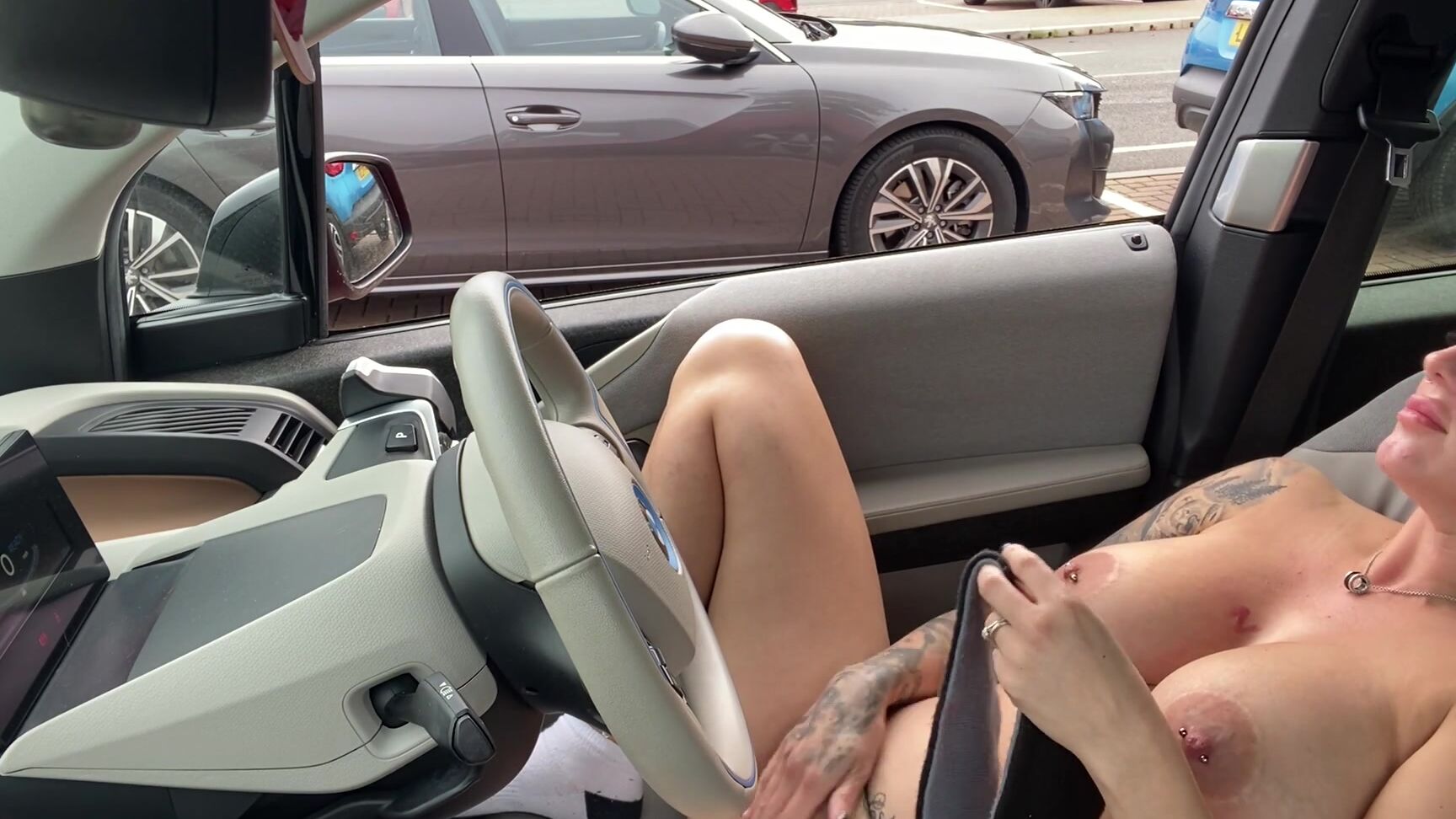 "SuzieLove212" car, embarrassed naked female, public nudity, public outdoor, pussy play Drive Thu Naked Pussy Play Manyvids