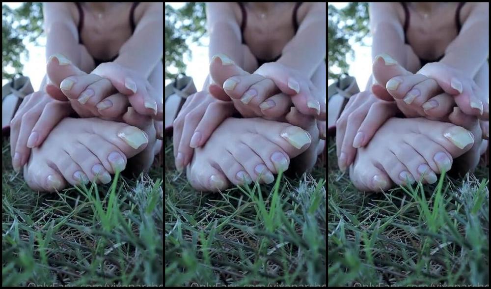 Vixenarches Onlyfans Hang Out With Me And My Long Bare Toenails In The Park How Do You Like Them Paired With These Sanda