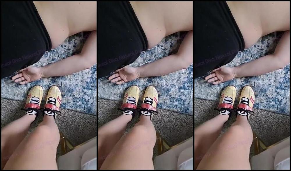 Naturaldiva Onlyfans Track Shoes On Slaves Back Yes Im A Cruel Sadistic Diva Next Time I Dont Want Him
