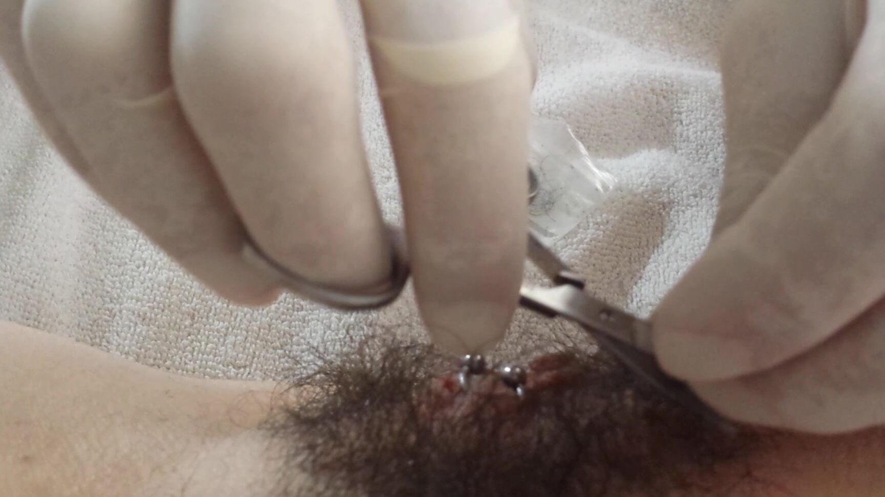 Viciusgirl Cutting Hairy Pussy