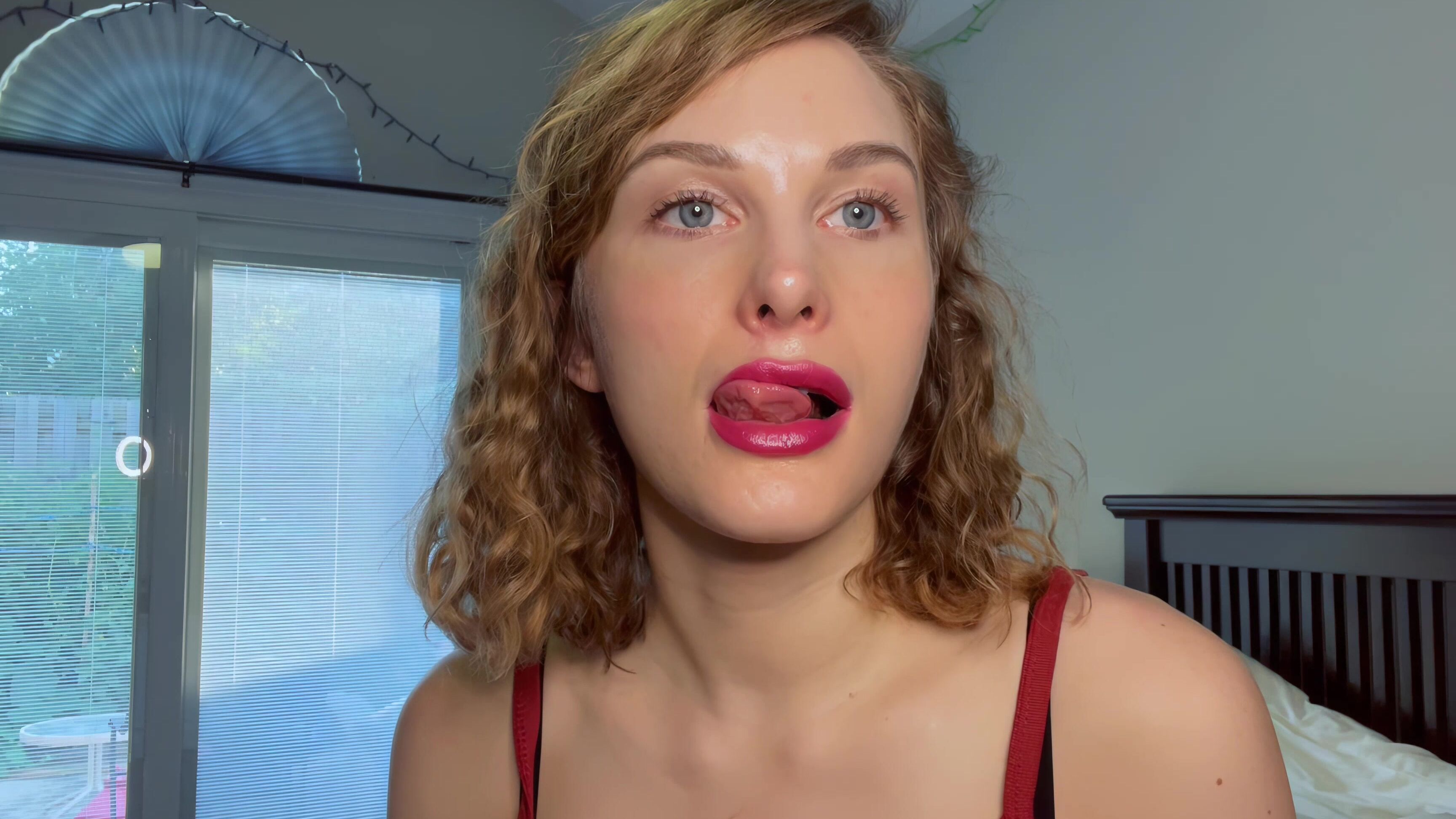 Beauty, Giantess, Lipstick, Lipstick Fetish, SFW, Vore taboolisalad gentle giantess vorarephilia ManyVids