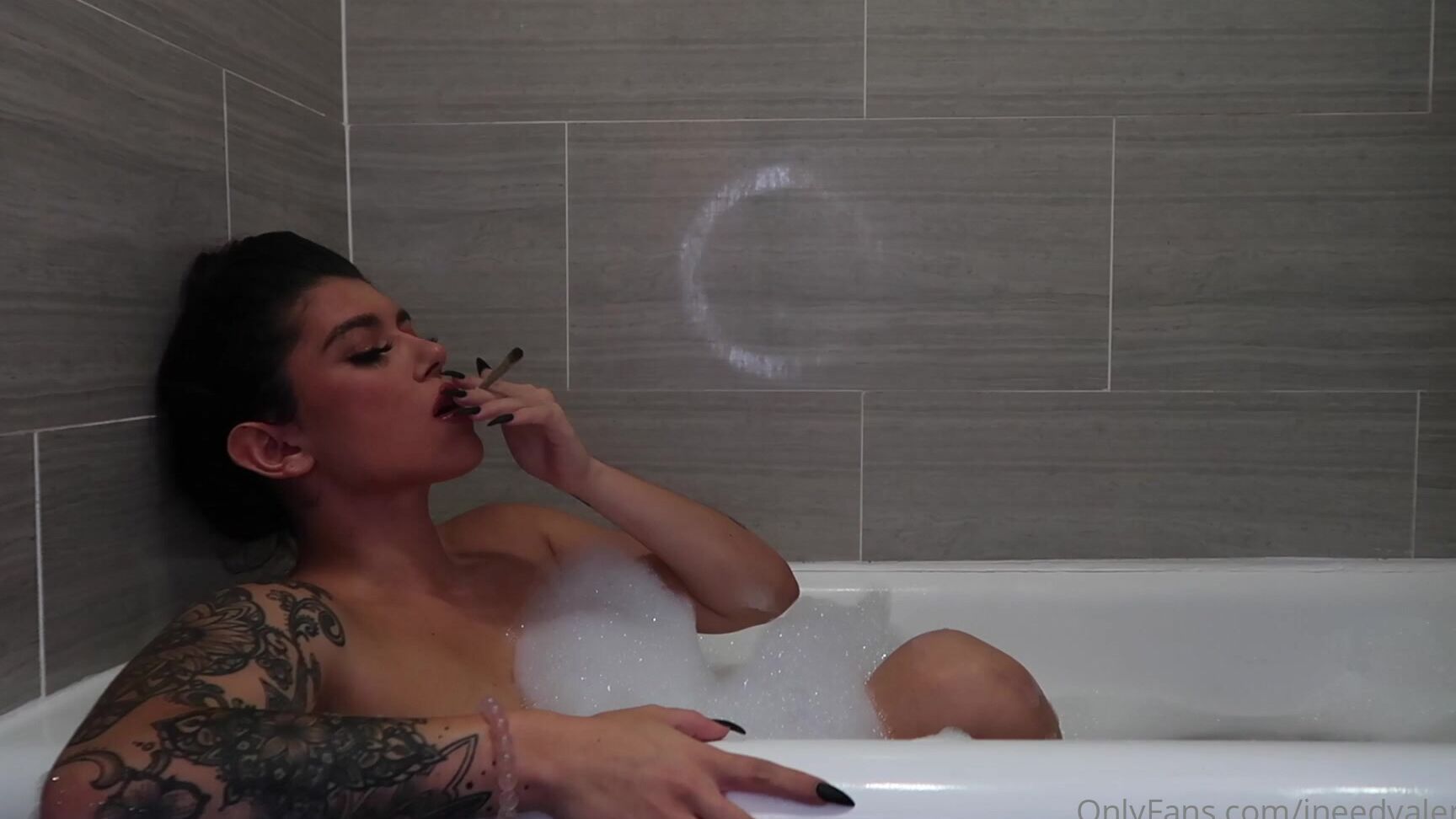 Ineedvalentina Ignored While I Relax And Smoke In The Bath