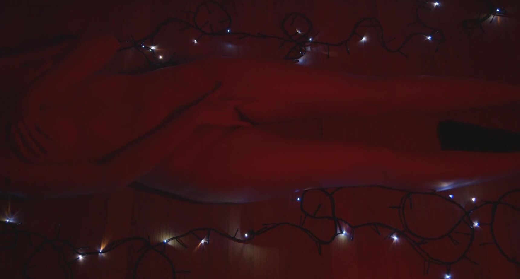 shy girl21 masturbating on the floor on Chistmas Pornhub