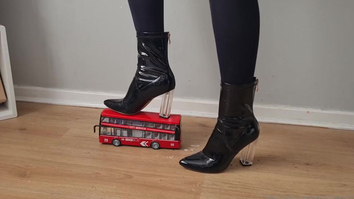 Kats Worn Heels Nicknamed Katswornheels Onlyfans Time To Increase The Pressure I Switch To My Patent Ankle Boots And See What