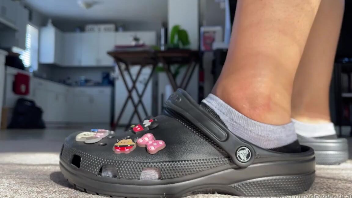 Deedeericanfeet Onlyfans As Requested I M Wide Angle View Of My Soles Teasing Wit Socks And Crocs N Closeups Of My Wrink