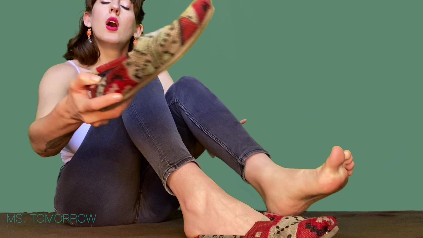 DommeTomorrow - HER SMELLY SHOES Clips4Sale