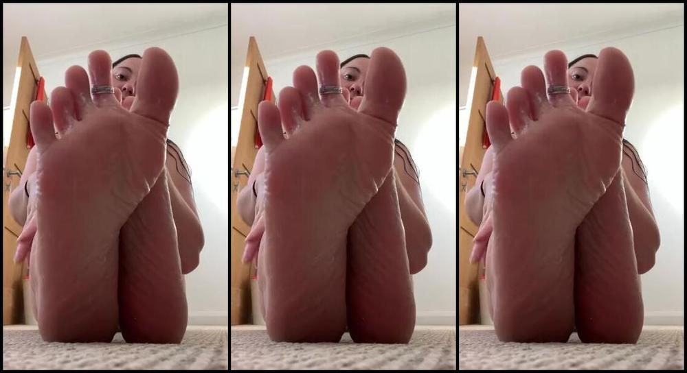 Mimisfeet1 Aka U81134601 Onlyfans Just Got Out Of The Shower And I Thought I D Do A Little Soles And Ass Tease Video For You Perverts