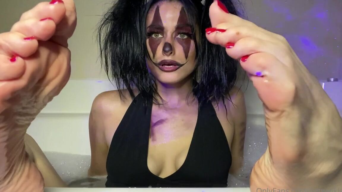 Waifu Jess Nicknamed Waifufeetmilkog Onlyfans Clown Joi In Bathtub