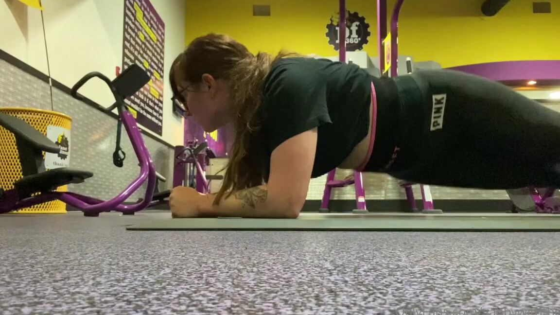 Goddess Gabrielle Nicknamed Dommiemommyy Onlyfans Cardio Abs Today Gotta Keep Myself Strong To Dominate You Perverts My Feet Are So Sweaty Now 1 F1K