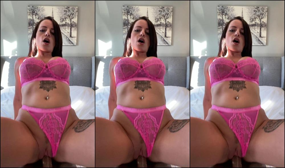 sophia-leighxx-26-02-2020-161431507-playing-with-my-big-black-toy-