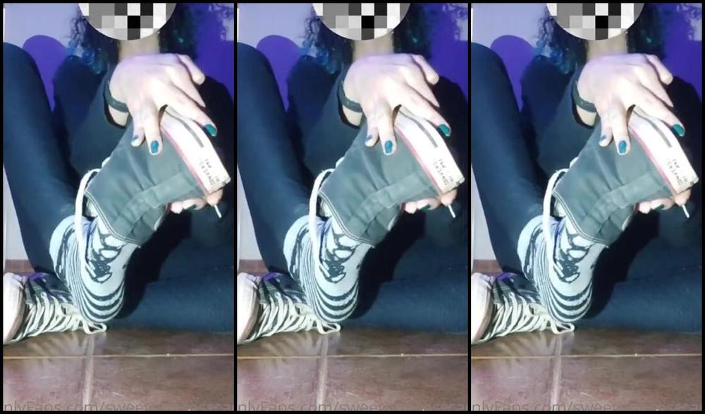 Sweetprincesscandy Nicknamed Sweetprincesscandy Onlyfans Shoessocks Removal And Sniffing For My Dear Foot Boys Amp Girls