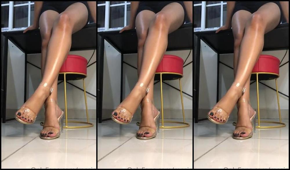 Rossiem Nicknamed Rossieft Onlyfans Black Nails And Shiny Legs