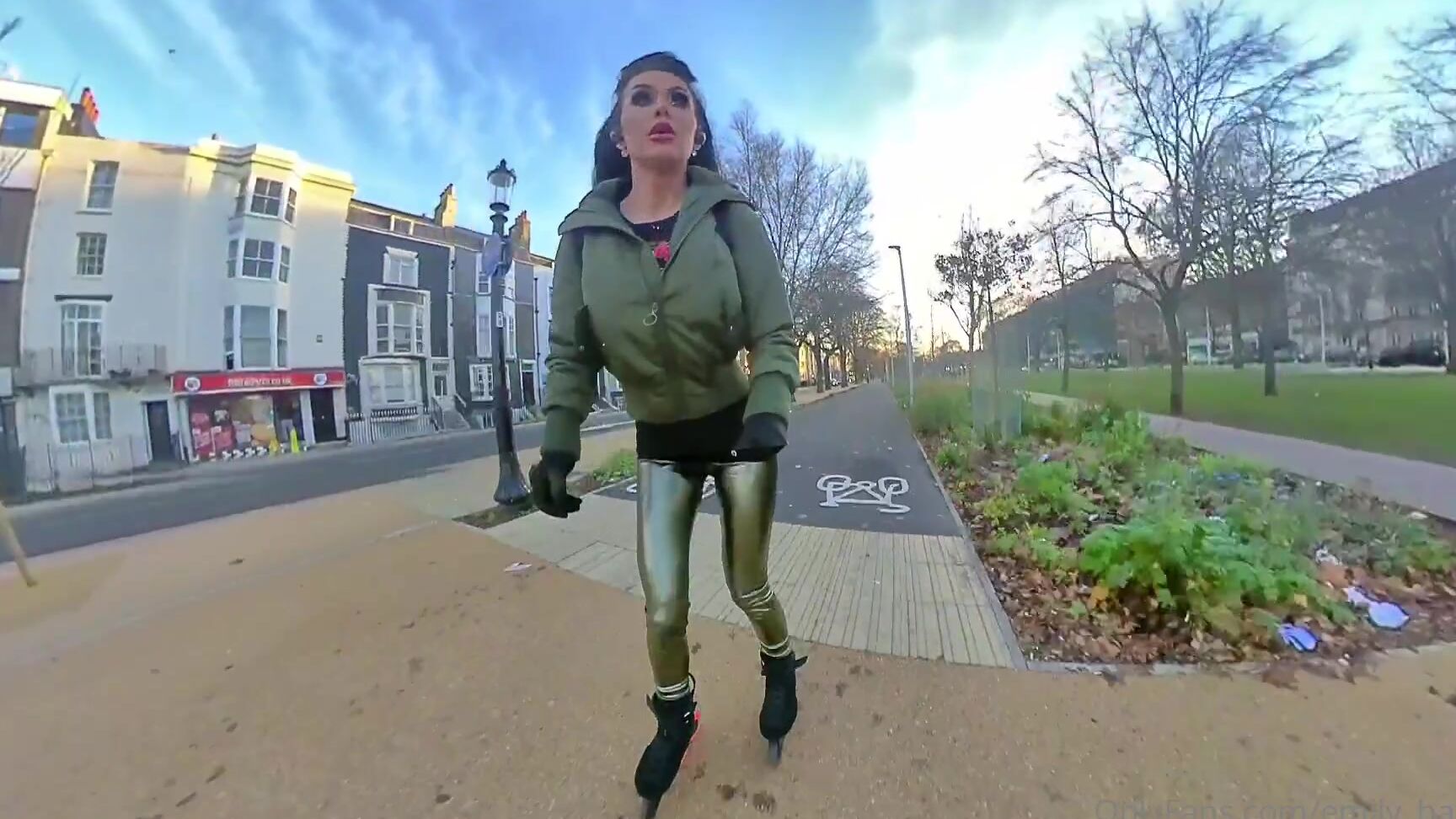 emily-balfour-27-12-2020-1528364519-christmas-day-skate-in-the-park-in-shiny-gold-leggings-the-weather-was-so-