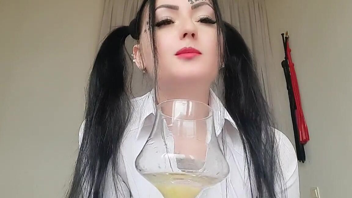 Dominatrix Nika Sweet and delicious apple spit for the dirty boy. Open your mouth and enjoy a cocktail Pornhub
