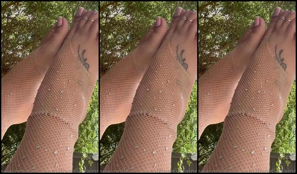 Footsiegalore Onlyfans Sexy Sparkles And Sun Kissed Legstoes