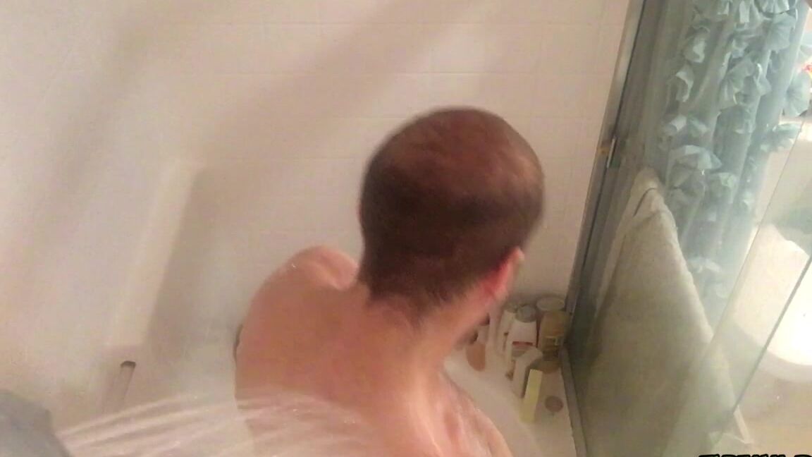 Dan Ferrari - Jerking Off in the Shower - ManyVids
