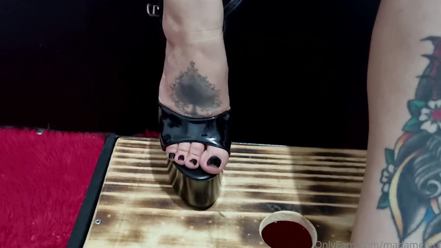 Madamefermans 3041056860 10 06 2023 Black Nails And Perfect Soles