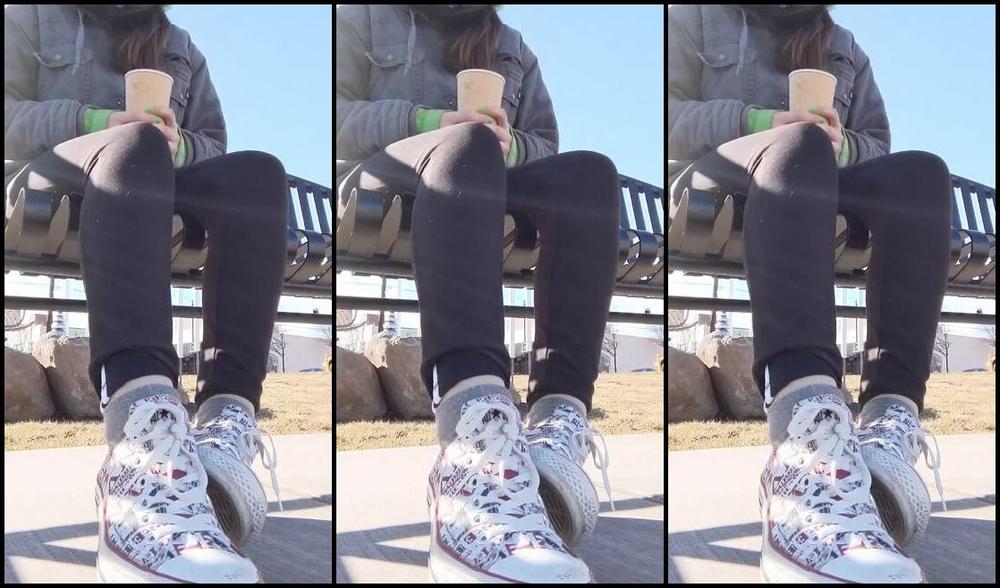 Daisy Duncan Nicknamed Daisyduncan Onlyfans Out At The Park Just Sittin Around