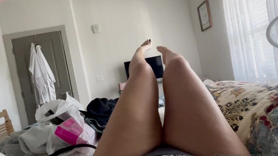 Gabrielle Coyle Nicknamed Gabbyraee1 09 02 2021 Onlyfans Video Pov I Just Got Back Home From Shopping And Im Teasing You With My Feet