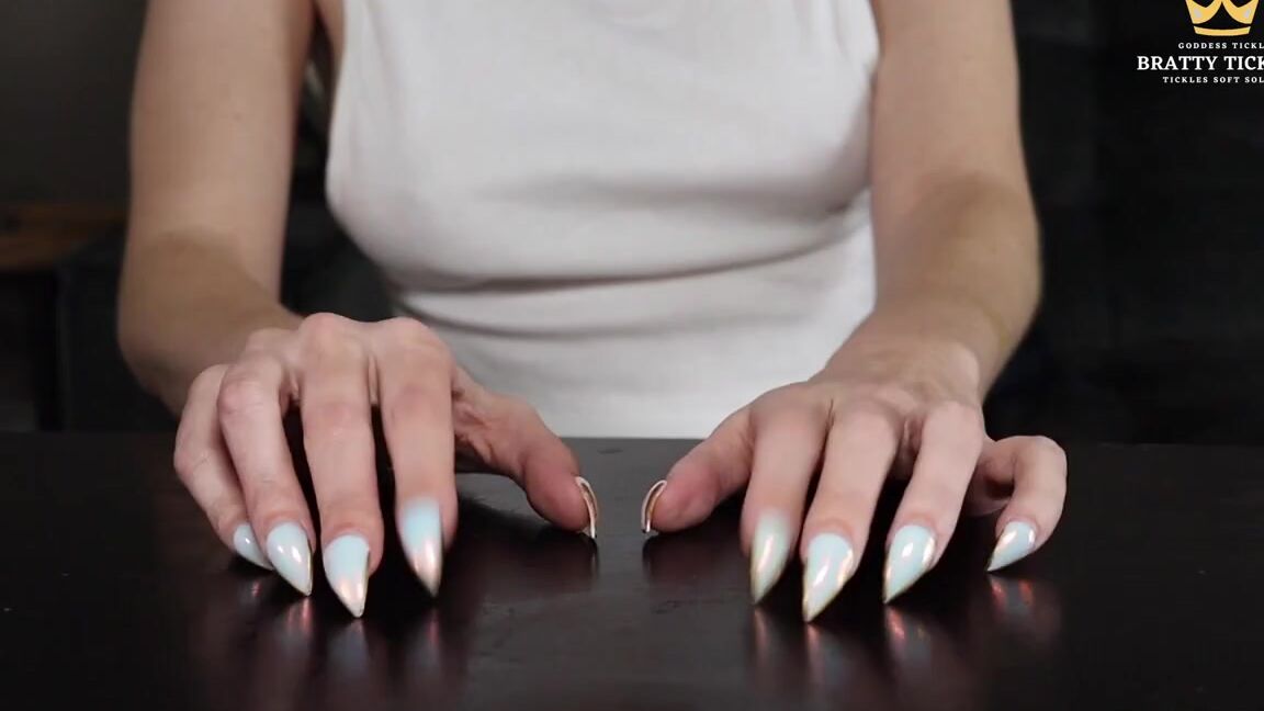 Tickles Soft Soles Nicknamed Ticklessoftsoles Onlyfans Nail Tapping Ticklessoftsoles Shows Off Hands Asmr Slender Fingers Hand Worship I Show Off My Lon Up