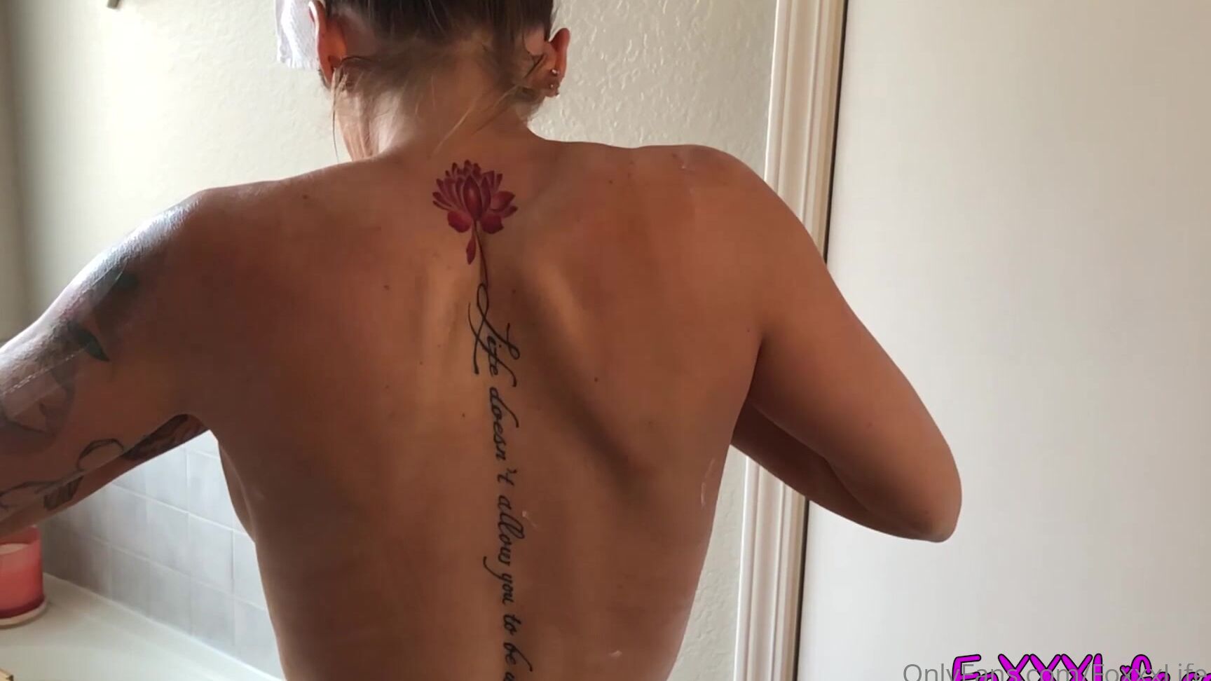 Foxxxlife Think She Needs An Extra Hand