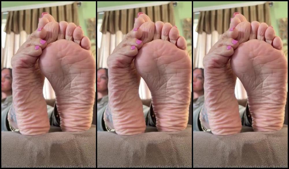 Deedeericanfeet Onlyfans Not Requested Just Ignoring U And Chillin And Watching My I Love Lucy