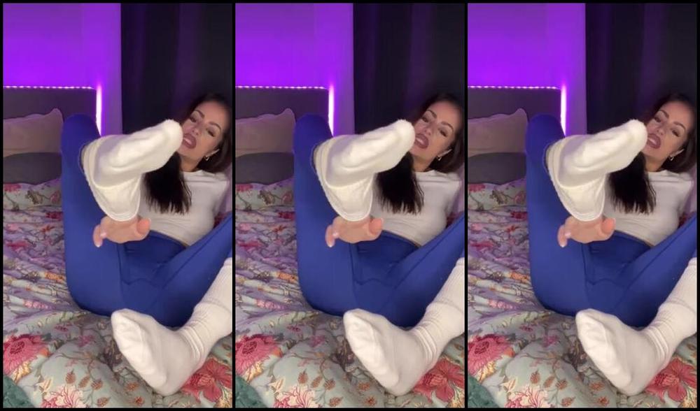 Polina Nicknamed Polinatickle Onlyfans Sweaty Toes Taste The Best Ybx