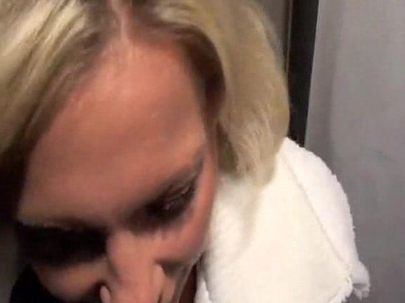 Sharon Privat - In der Telefonzellen fetten Schwanz tief geblasen MyDirtyHobby