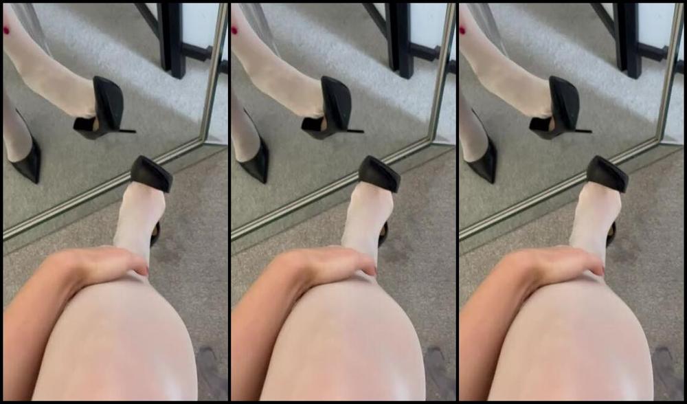 Alise Williams Aka Alisewilliams Onlyfans I Can T Believe Iv Not Worn These Falke Thigh Highs For A While The Quality Pop