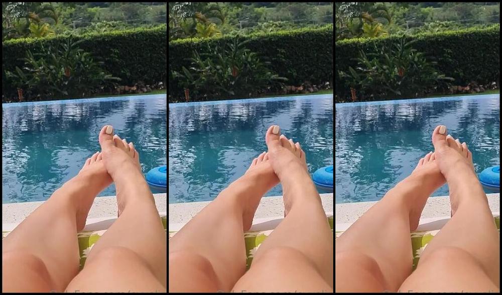 Evvalion Nicknamed Evvalion 01 08 2023 Onlyfans Video Would You Suck My Feet Before I Go To The Pool