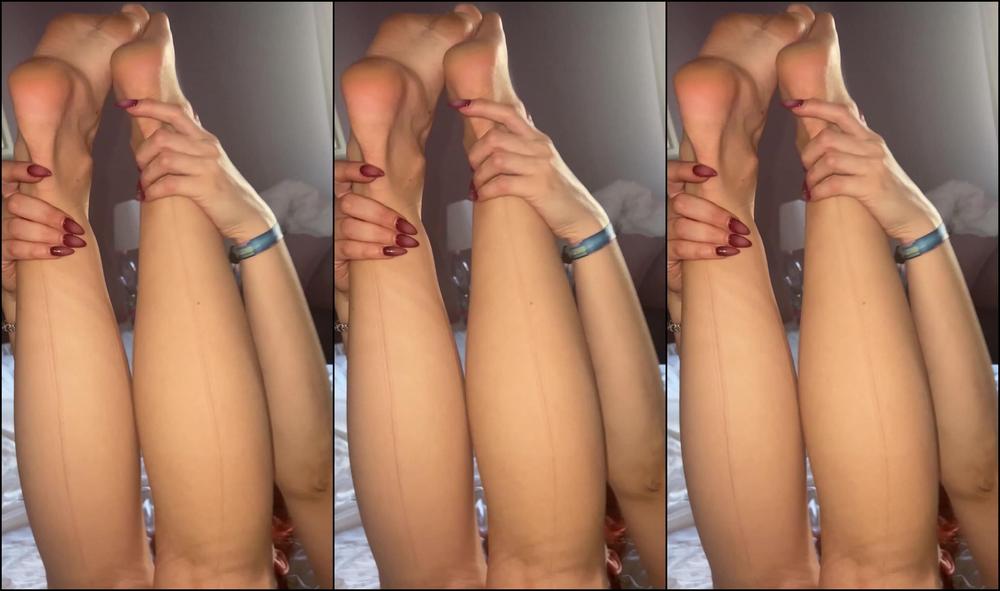 Dollydysonxxx 3390169050 07 06 2024 My Feet Smell So Strong And My Latex Panty Has Retained All The Sweat From The