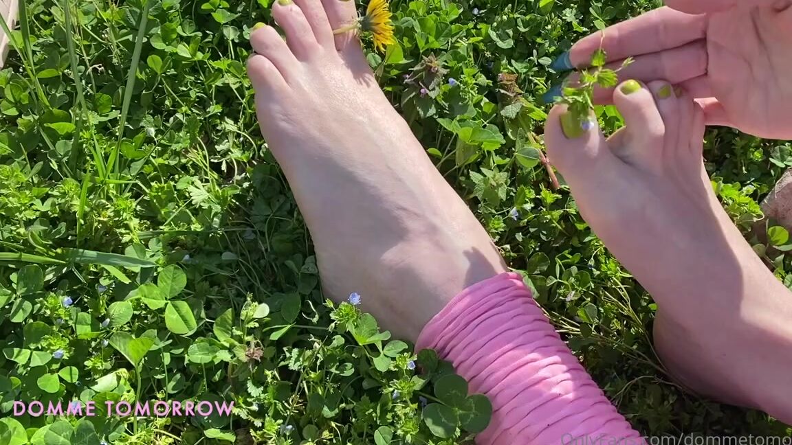 Ms Tomorrow Nicknamed Dommetomorrow Onlyfans Ive Been Starving You Just To Dump A Hot 1 Minute Preview Of My New Clip Spring Soles If Youre