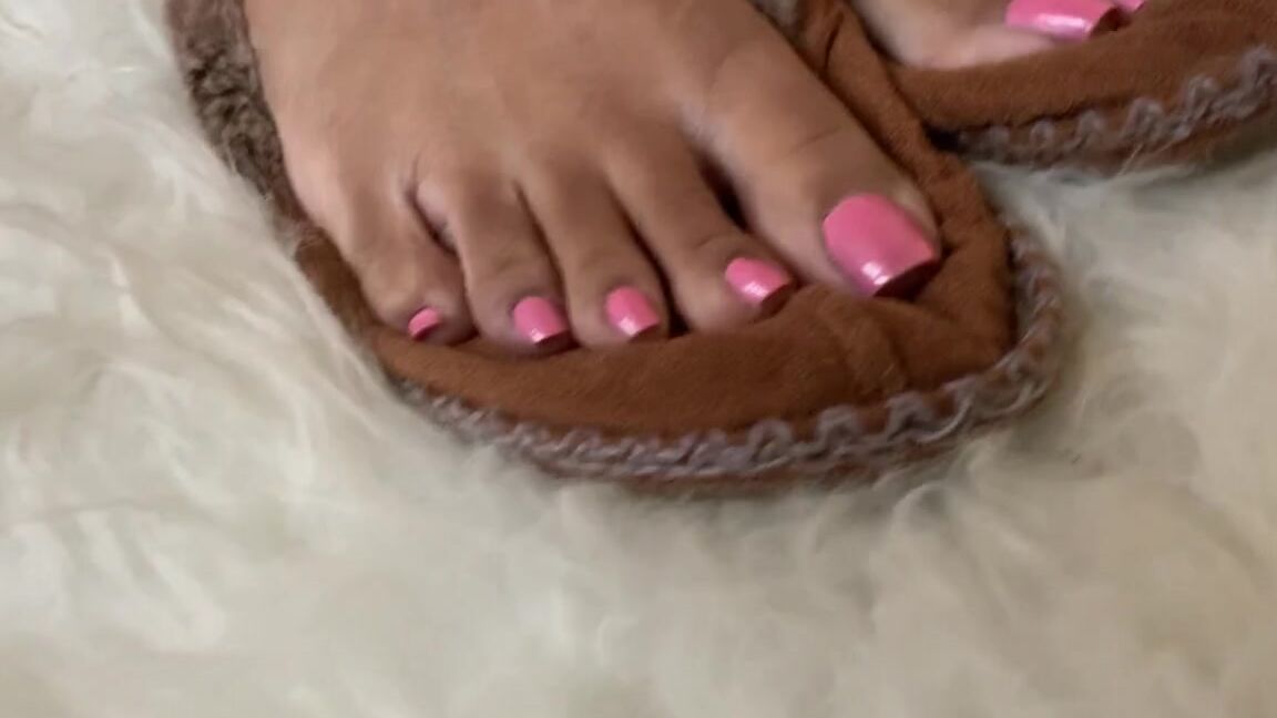 Puja Nicknamed Caramelprofessor Onlyfans My Feet Get Cold I Love These My Favourite