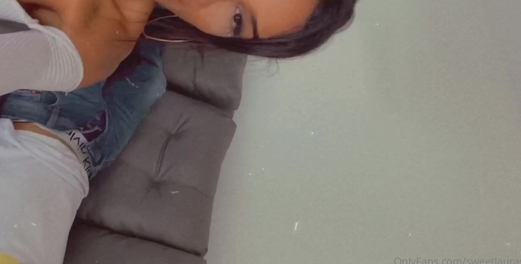 Sweetlaurasaenz My Friends Went Back To Sleep And I Managed To Suc