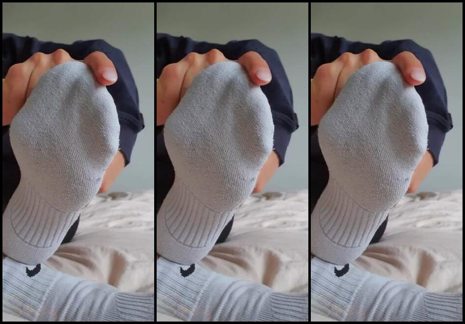 Sofiastoe Aka Sofiastoes Onlyfans Wanna Sniff You Are My Roommate And We Just Came Back From The Gym I Havent Done Sock Removal