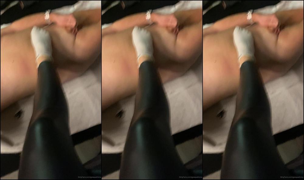 Mistress Gaia Puzza Di Piedi