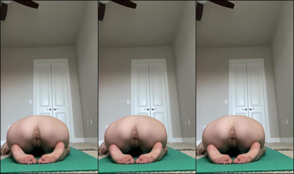 Jillkassidyy Naked Yoga Wanna Join I Don T Mind If You Just Wanna Watch Good Morning Babe