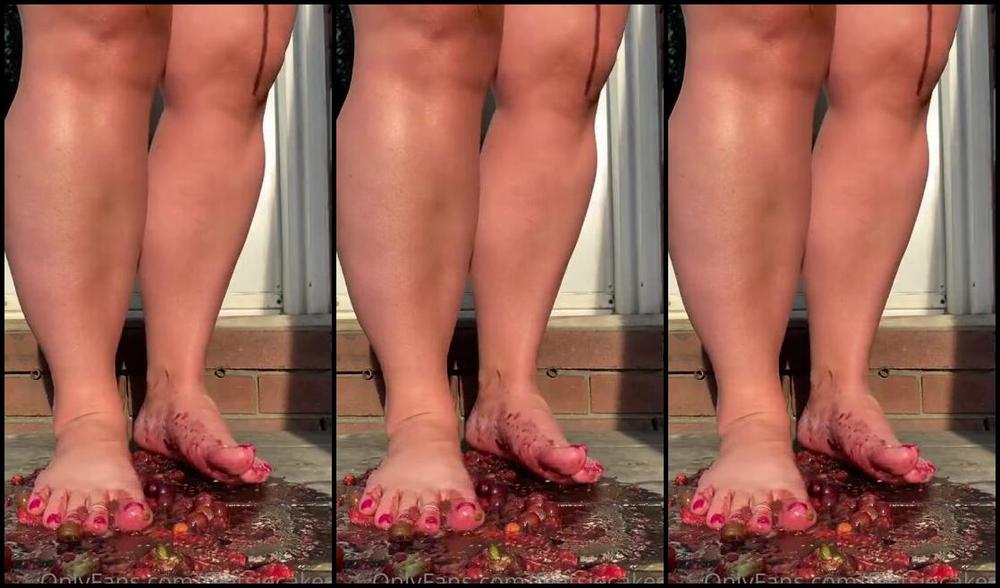 Caroline Aka Feetsiecakes Onlyfans Absolutely Missing Summer Today It S Insanely Cold Outside And I M So Ready To Be Tanned And Make