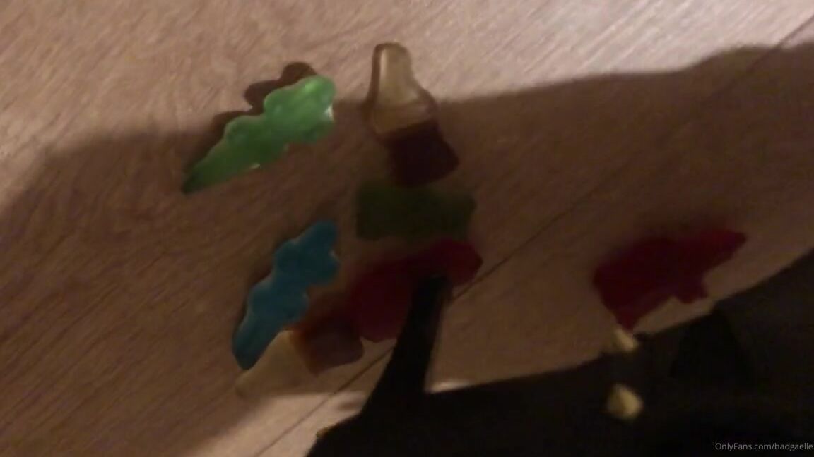 Goddessgaelle Nicknamed Badgaelle Onlyfans Il Y En A Un Qui Va Bientt Se Rgaler