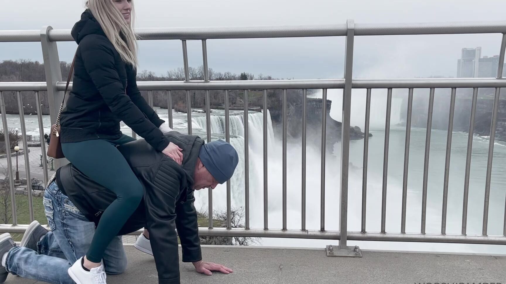 Princess Amber 2021 12 06 2294196768