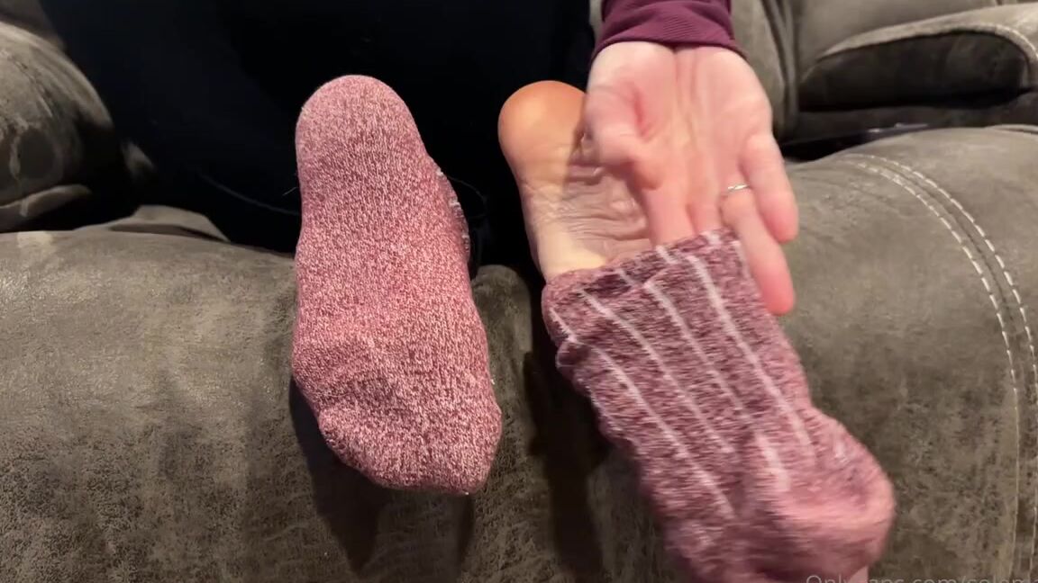 Solemate91 Nicknamed Solemate91 Onlyfans Would You Be Willing To Let Me Take Pictures Of You Sniffing My Stinky Feet