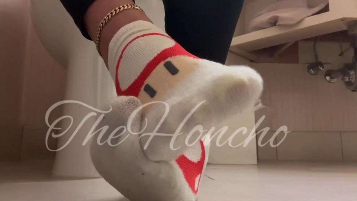 Honcho Nicknamed Thefthoncho Foot Fetish 05 28 2024 Onlyfans Video Neon Yellow Poking Through Socks